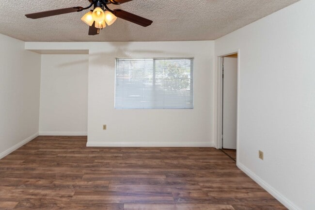 Building Photo - >>>>> TWO BEDROOM 1.5 BATHS TOWN-HOME STYL...