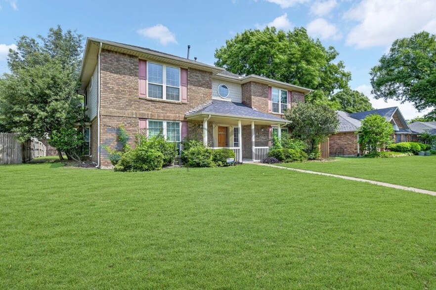 Building Photo - 3817 Dutton Dr