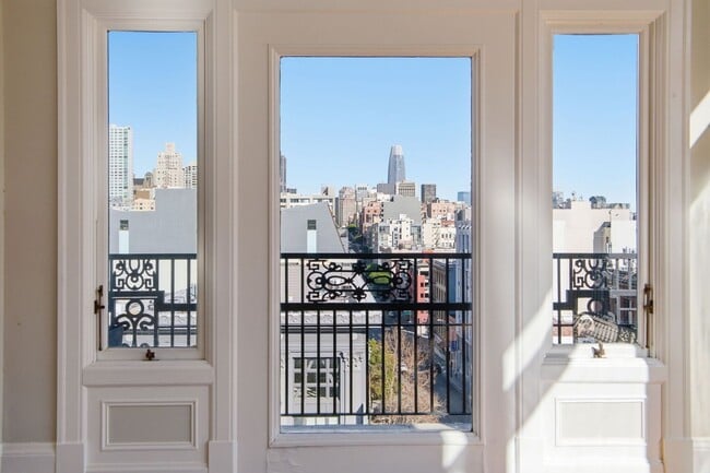 Building Photo - 1405 Van Ness Ave