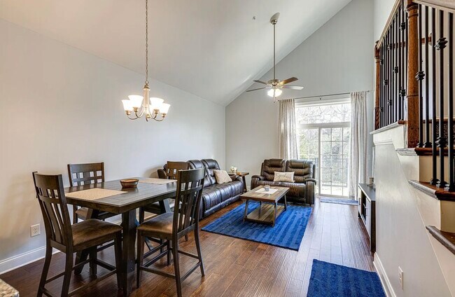 Building Photo - 1003 Irish Way