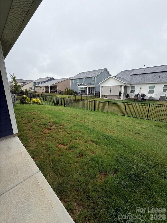 Building Photo - 1008 Fairbrae Ln