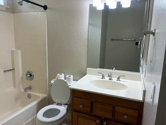 Building Photo - 3 Bedrooms with big backyard-CALL FOR OUR MOVE IN SPECIAL