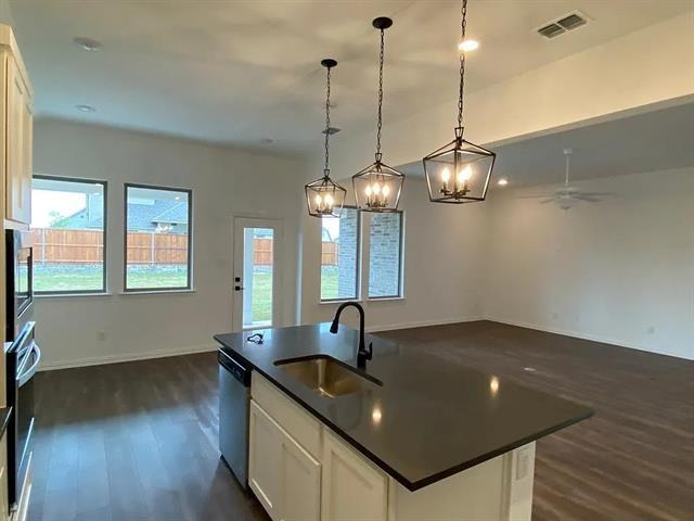 Building Photo - 2221 Grassland Ave