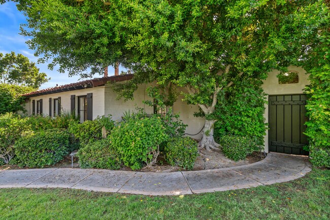 Building Photo - 839 N Avenida Olivos