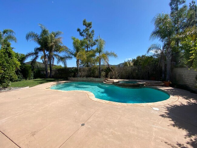 Building Photo - Beautiful 5 bedroom Newbury Park home with mountain views