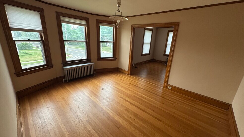 Building Photo - 1145 Boulevard
