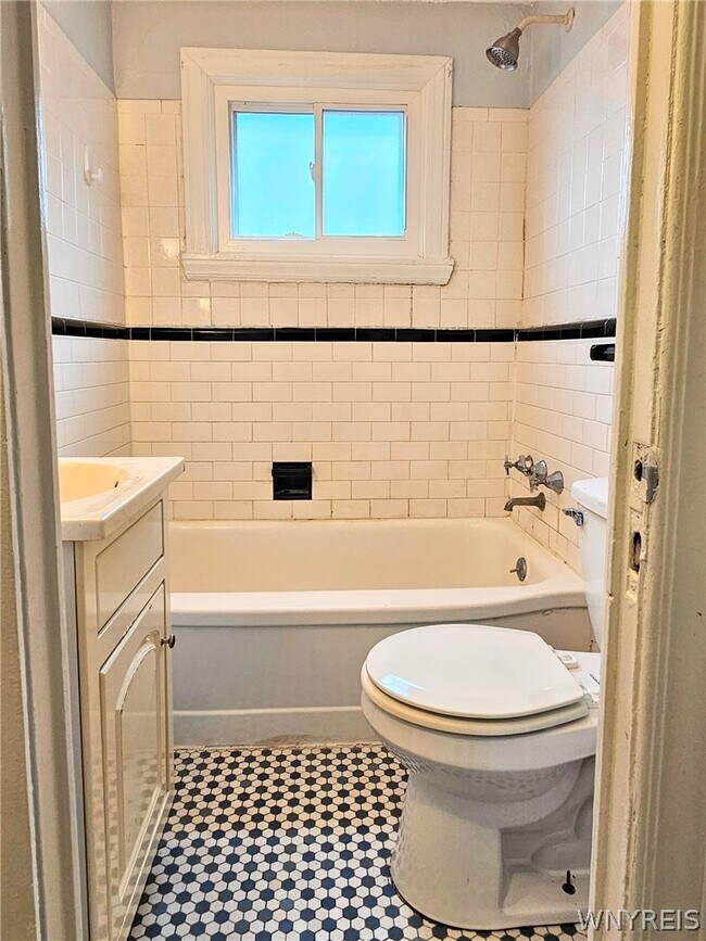 Building Photo - 657 Englewood Ave