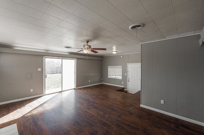 Building Photo - Short Term Lease