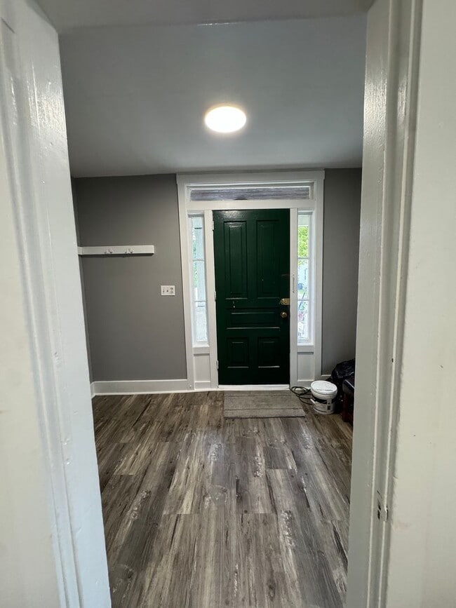 Building Photo - 942 Woodlawn Ave