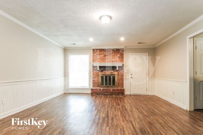Building Photo - 6894 Rockbrook Dr