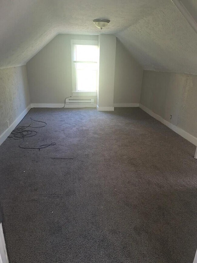 Building Photo - 3255 E 130th St