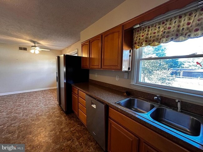 Building Photo - 985 Tasker Rd