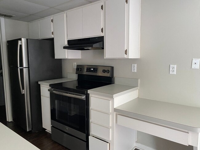 Building Photo - 2 Bedroom 2 Bathroom - Serenola Manor