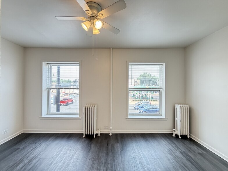 Building Photo - 3957 W Irving Park Rd