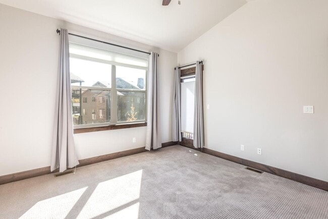 Building Photo - Modern Townhome in Black Rock Ridge