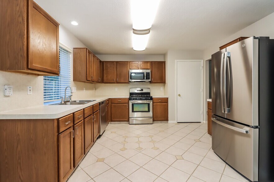 Building Photo - 3827 Cyril Dr