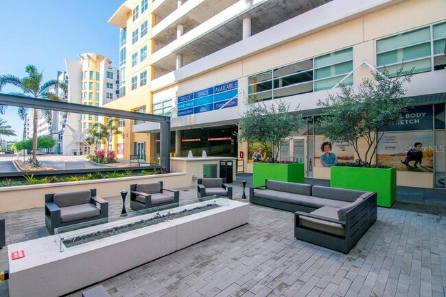 Building Photo - 1120 E Kennedy Blvd