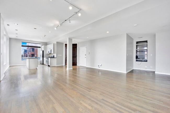 Building Photo - 430 N Noble St