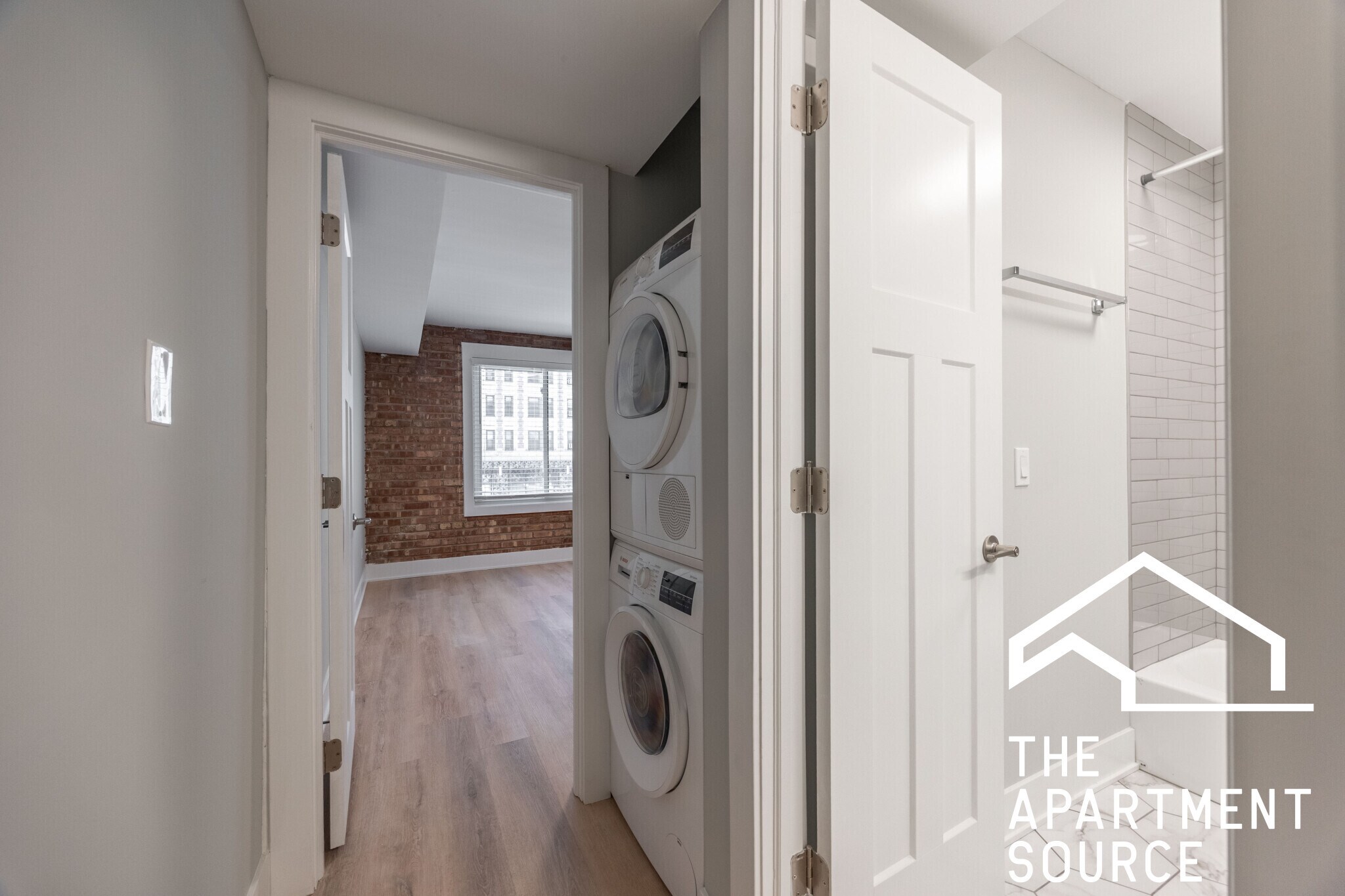 Building Photo - 1214 N La Salle Dr