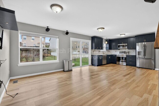 Building Photo - 425 Spring Trce