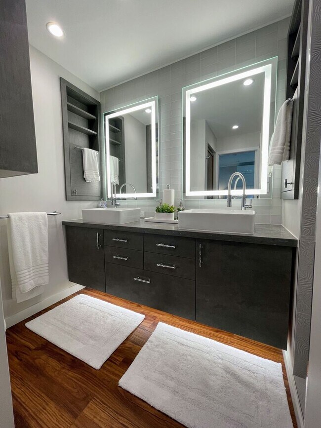 Building Photo - Newly Renovated 2BR/1BA in Nuuanu Avail Now!