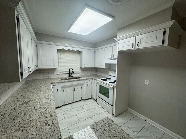 Building Photo - Spacious 4 Bedroom Bossier Remodeled Home