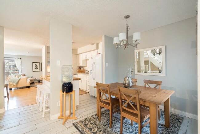 Building Photo - 2000 Quiet Stream Dr