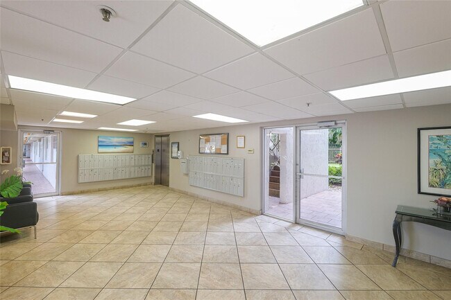 Building Photo - 3940 Inverrary Blvd