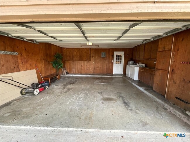 Building Photo - 519 Rattan Dr
