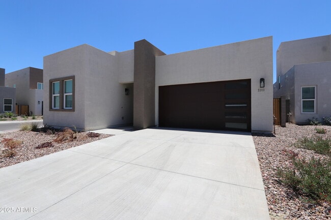 Primary Photo - 2313 W Pollack St
