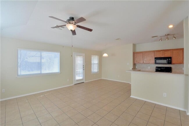 Building Photo - 1520 Darjeeling Dr