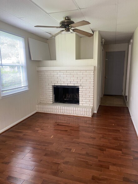 Building Photo - 3188 Valley Park Dr