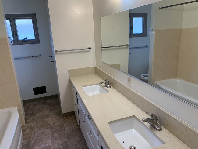 Building Photo - 280 Mt Hamilton Ave