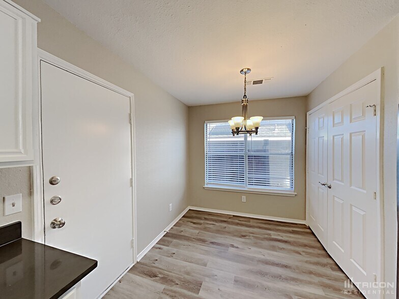 Building Photo - 1106 Castleman Dr