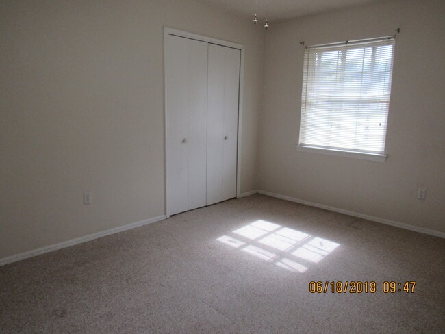 Building Photo - Great home located in Carriage Hills,