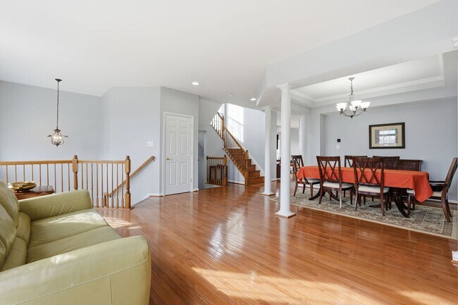 Building Photo - Located in a vibrant and highly sought after setting, this Richmond American Homes residence offe...