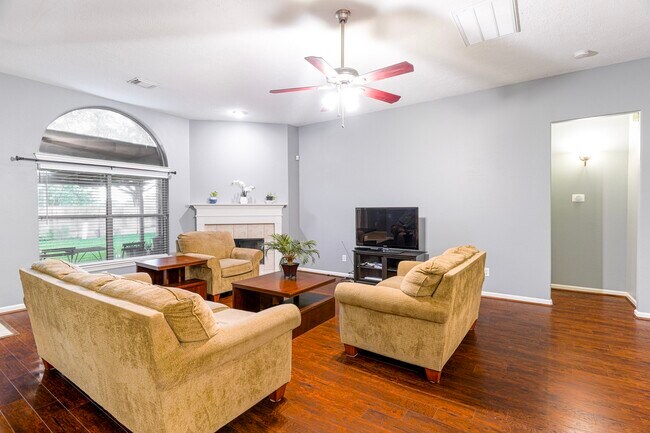 Building Photo - 20919 Garden Arbor Ln