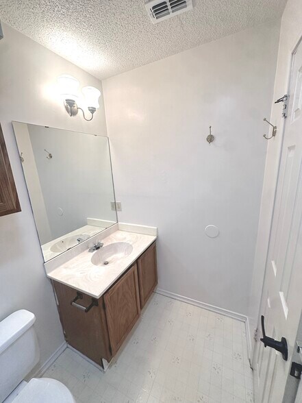 Building Photo - 9401 Kempler Dr