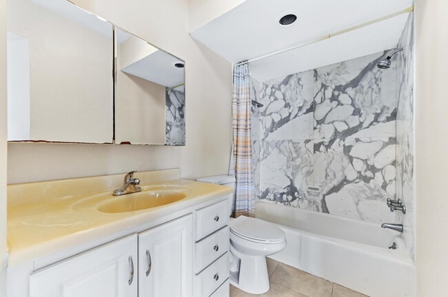 Building Photo - 710 N Ocean Blvd