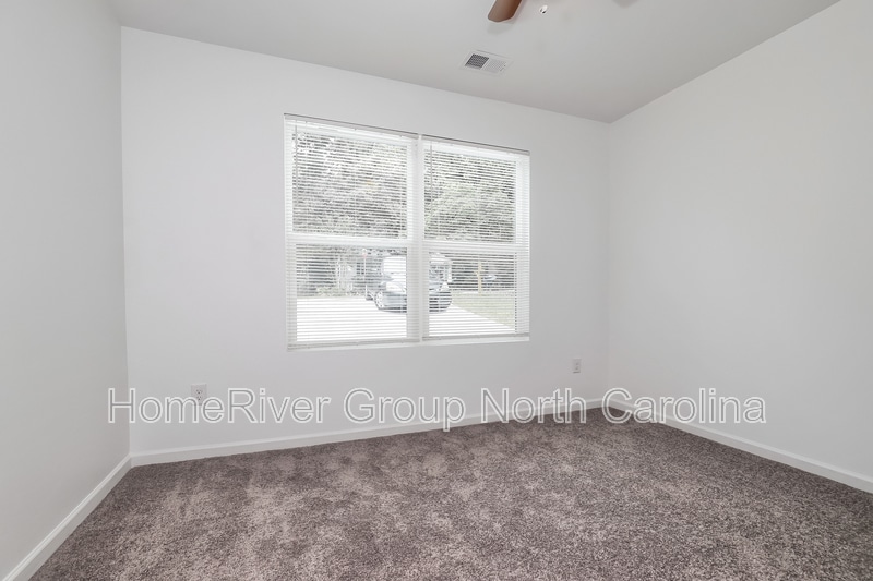 Building Photo - 231 Willowood Dr