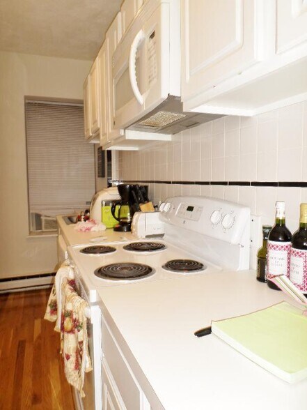 Building Photo - 57 Westland Ave