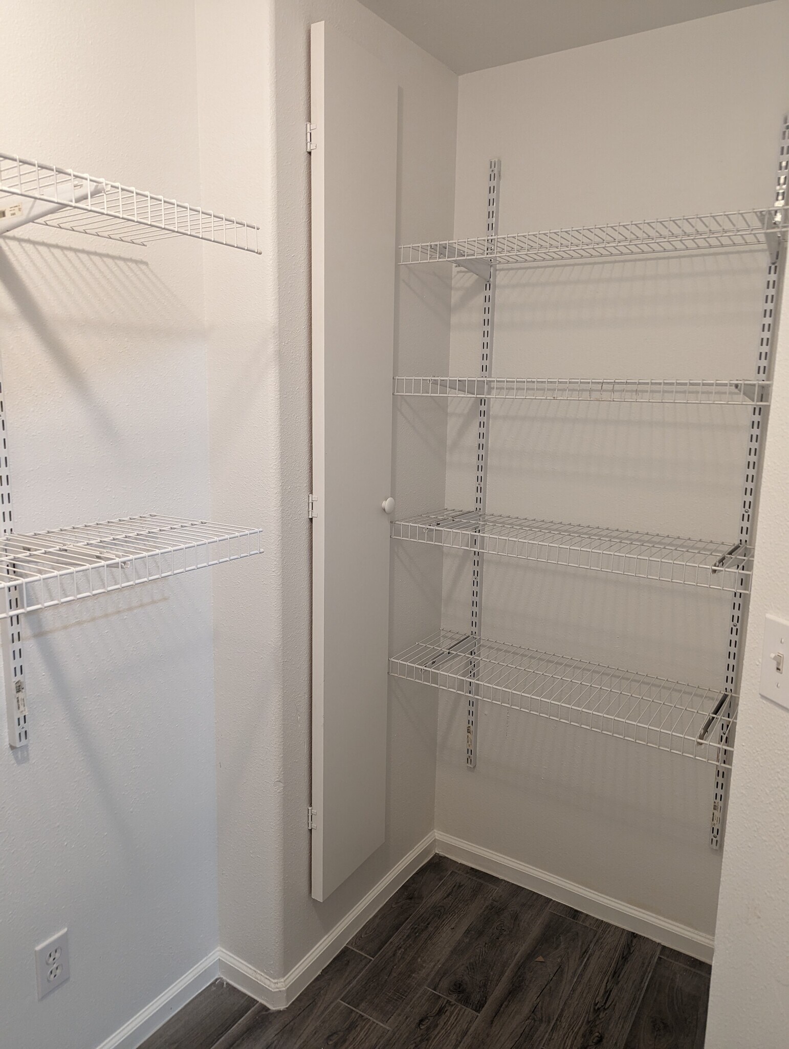 Building Photo - 9464 W Hinsdale Pl