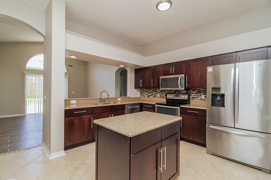 Building Photo - 131 Brushcreek Dr