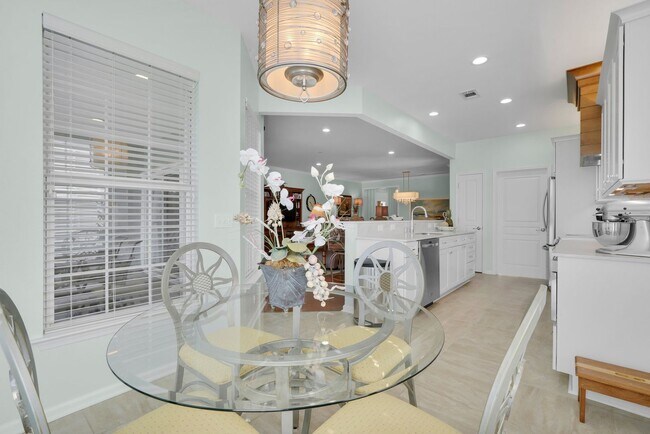 Building Photo - 17 Thomas Bee Dr