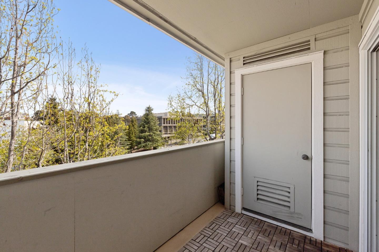 balcony - 300 Murchison Dr