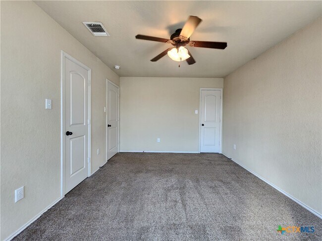 Building Photo - 501 Creekside Cir