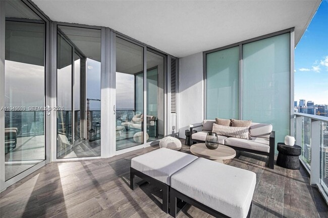 Building Photo - 851 NE 1st Ave