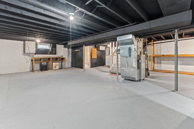 Building Photo - 2611 W 23rd St