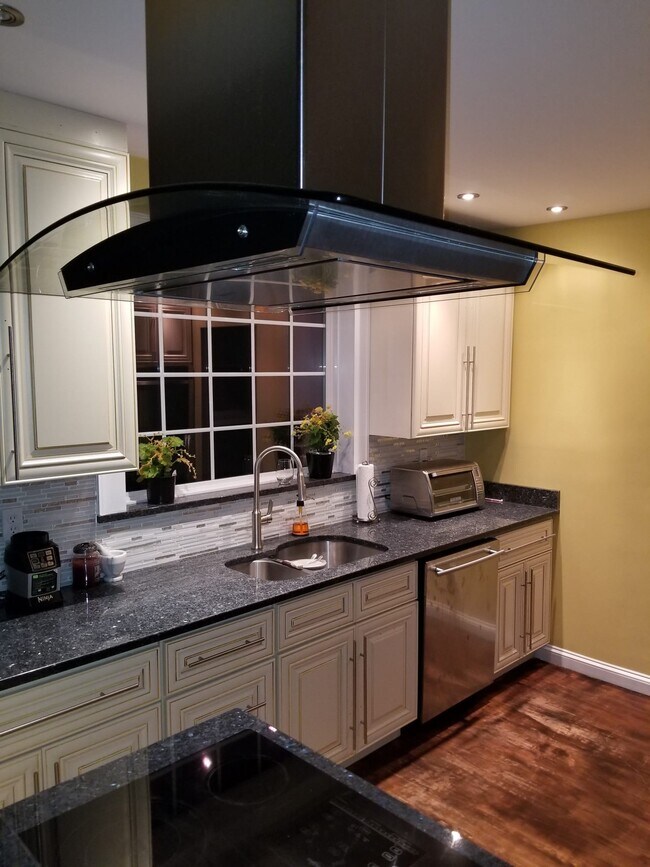 KITCHEN - 15 Overland Ave