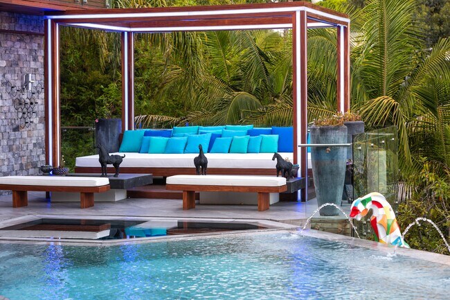 Building Photo - 8356 Sunset View Dr